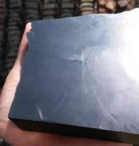 和田玉不值錢的幾種料(真玉和假玉在燈光下有啥區(qū)別)插圖3