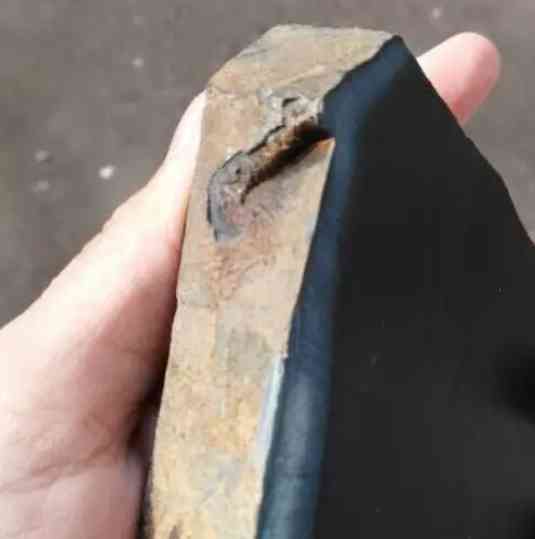 和田玉不值錢的幾種料(真玉和假玉在燈光下有啥區(qū)別)插圖7