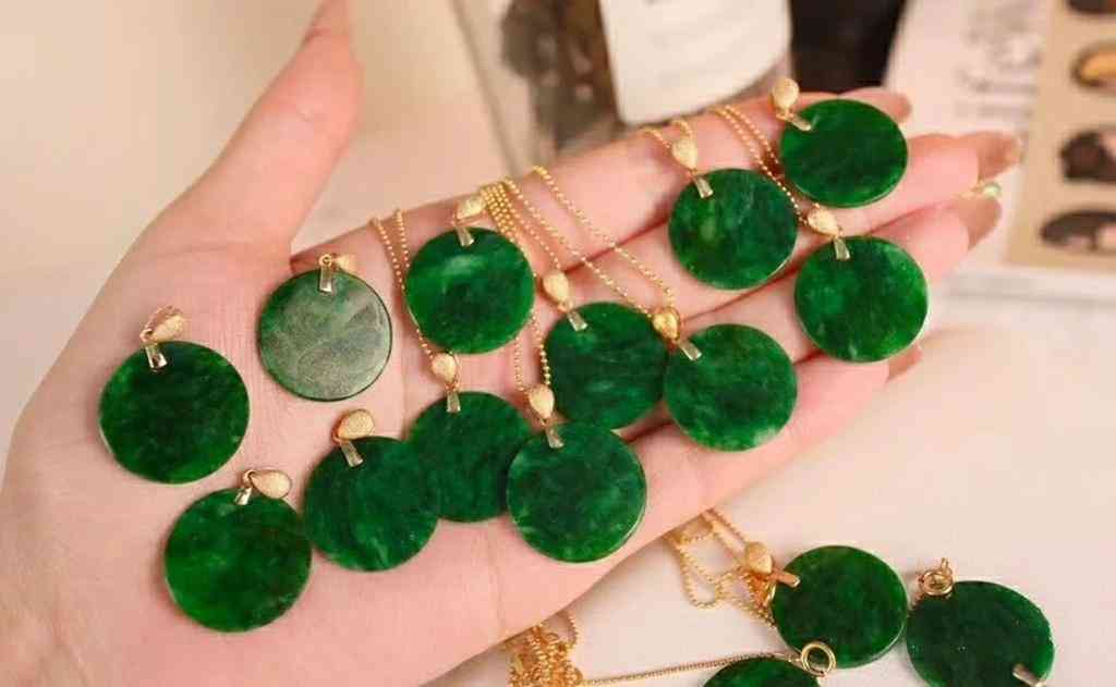 翡翠a貨一般在什么價位(翡翠a貨值不值錢)