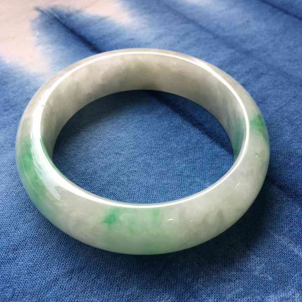 翡翠a貨一般在什么價(jià)位(翡翠a貨值不值錢(qián))插圖1