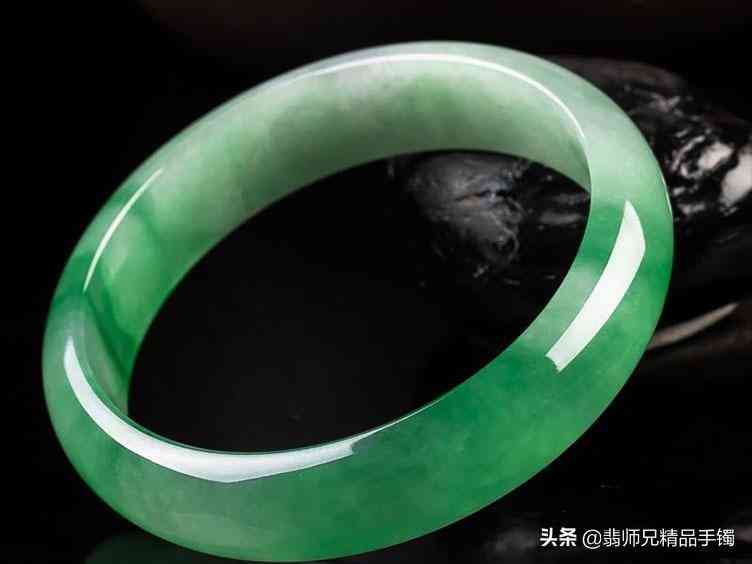 翡翠手鐲怎么養(yǎng)才能透(翡翠手鐲棉絮多怎么養(yǎng)才能透)插圖1