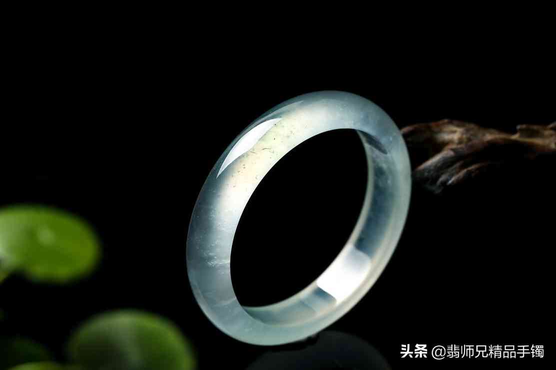翡翠手鐲怎么養(yǎng)才能透(翡翠手鐲棉絮多怎么養(yǎng)才能透)插圖3