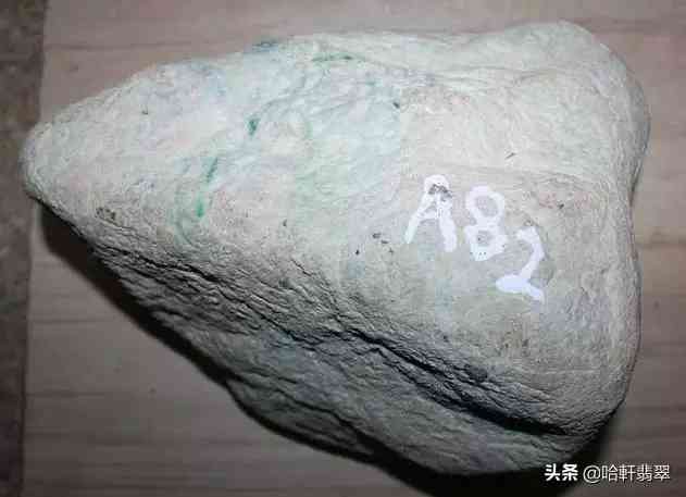 翡翠原石和翡翠毛料有什么區(qū)別(翡翠原石和翡翠毛料有什么區(qū)別圖片)插圖1