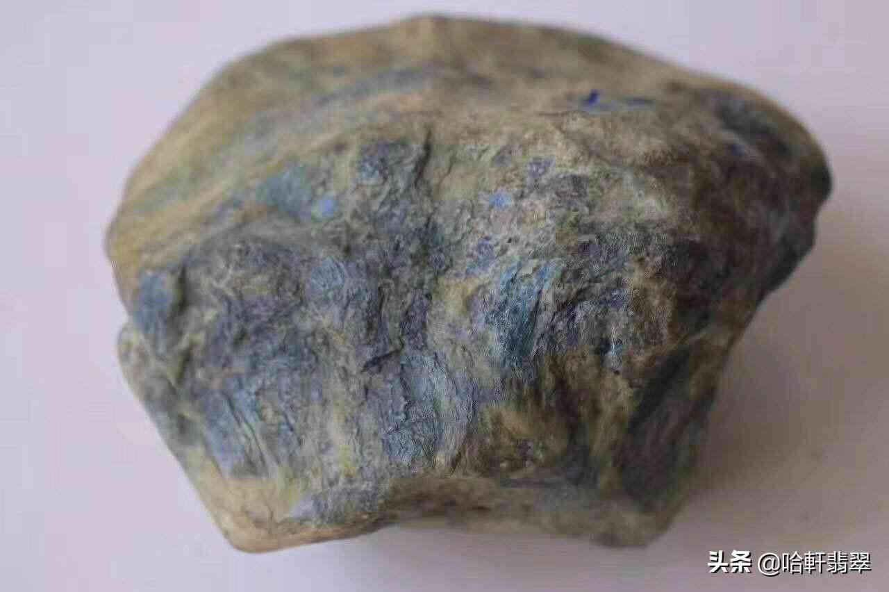 翡翠原石和翡翠毛料有什么區(qū)別(翡翠原石和翡翠毛料有什么區(qū)別圖片)插圖3