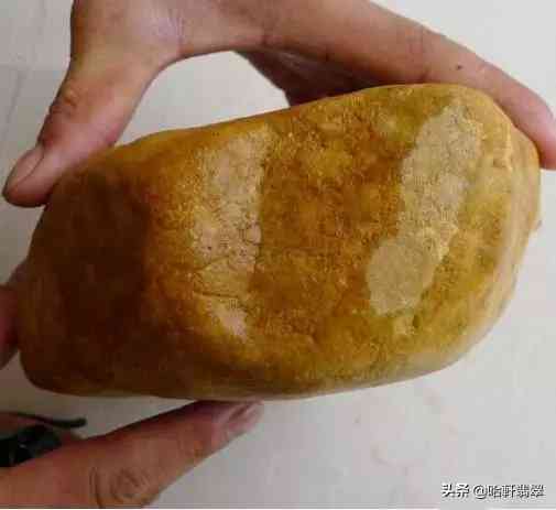 翡翠原石和翡翠毛料有什么區(qū)別(翡翠原石和翡翠毛料有什么區(qū)別圖片)插圖5