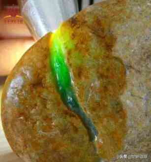 翡翠原石和翡翠毛料有什么區(qū)別(翡翠原石和翡翠毛料有什么區(qū)別圖片)插圖6
