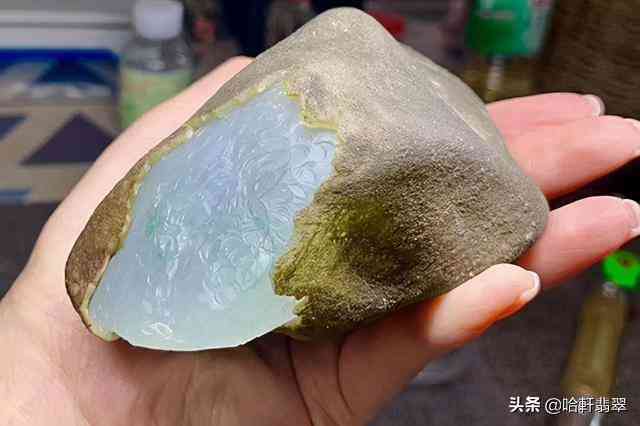 翡翠原石和翡翠毛料有什么區(qū)別(翡翠原石和翡翠毛料有什么區(qū)別圖片)插圖9