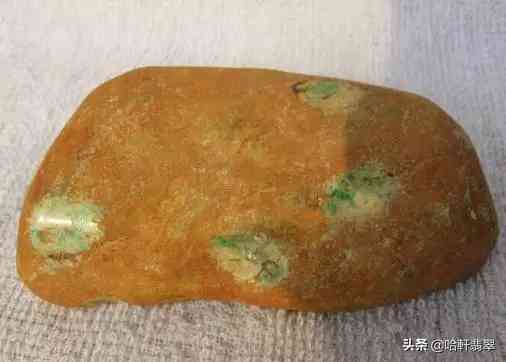 翡翠原石和翡翠毛料有什么區(qū)別(翡翠原石和翡翠毛料有什么區(qū)別圖片)插圖10