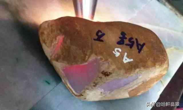 翡翠原石和翡翠毛料有什么區(qū)別(翡翠原石和翡翠毛料有什么區(qū)別圖片)插圖12