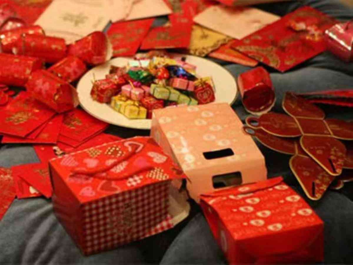 結(jié)婚應(yīng)該送什么禮物好(老師結(jié)婚學(xué)生應(yīng)該送什么禮物好)插圖1