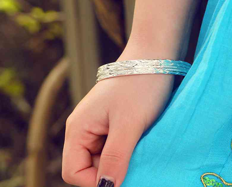 925銀手鐲多少錢一個(s925銀手鐲多少錢一個)