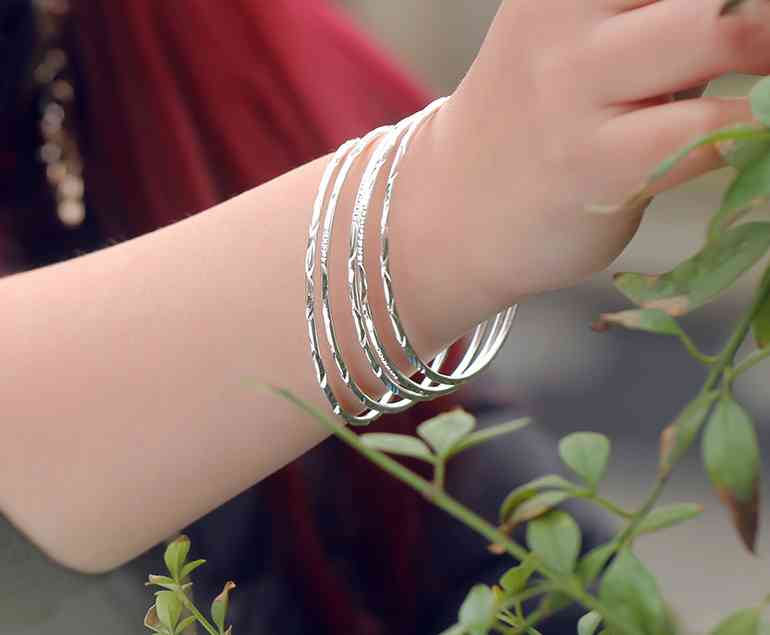 925銀手鐲多少錢一個(gè)(s925銀手鐲多少錢一個(gè))插圖1