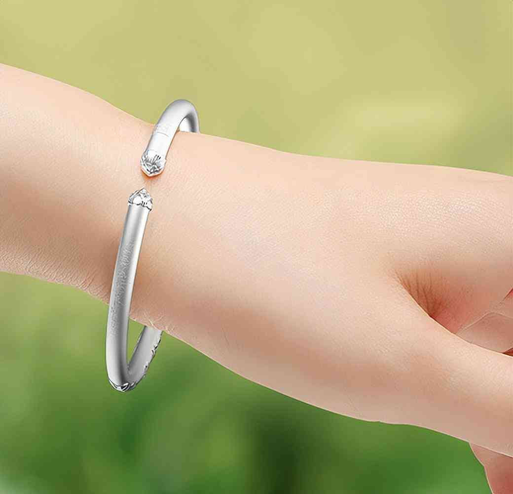 925銀手鐲多少錢一個(gè)(s925銀手鐲多少錢一個(gè))插圖2