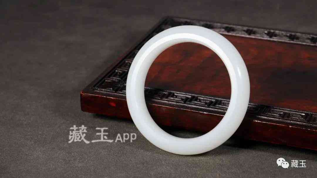 和田玉手鐲價(jià)格一般在多少錢(和田玉手鐲價(jià)格一般在多少錢左右)