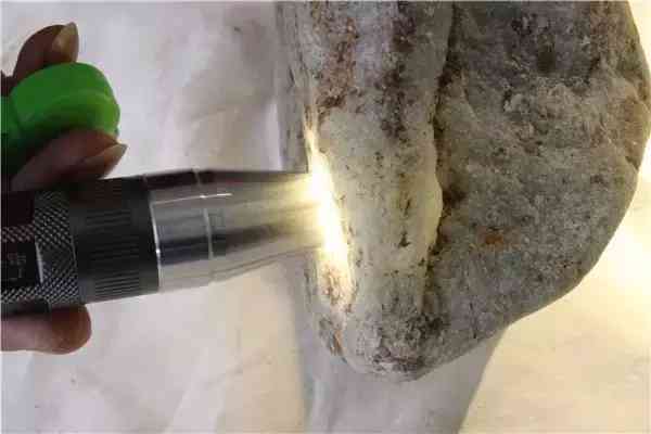 翡翠毛料知識(shí)大全(翡翠毛料知識(shí)大全視頻)插圖2