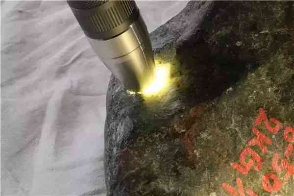 翡翠毛料知識(shí)大全(翡翠毛料知識(shí)大全視頻)插圖4