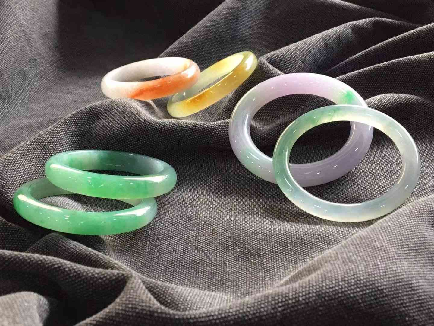 不懂翡翠該怎么買手鐲(買翡翠到哪個平臺買正規(guī))