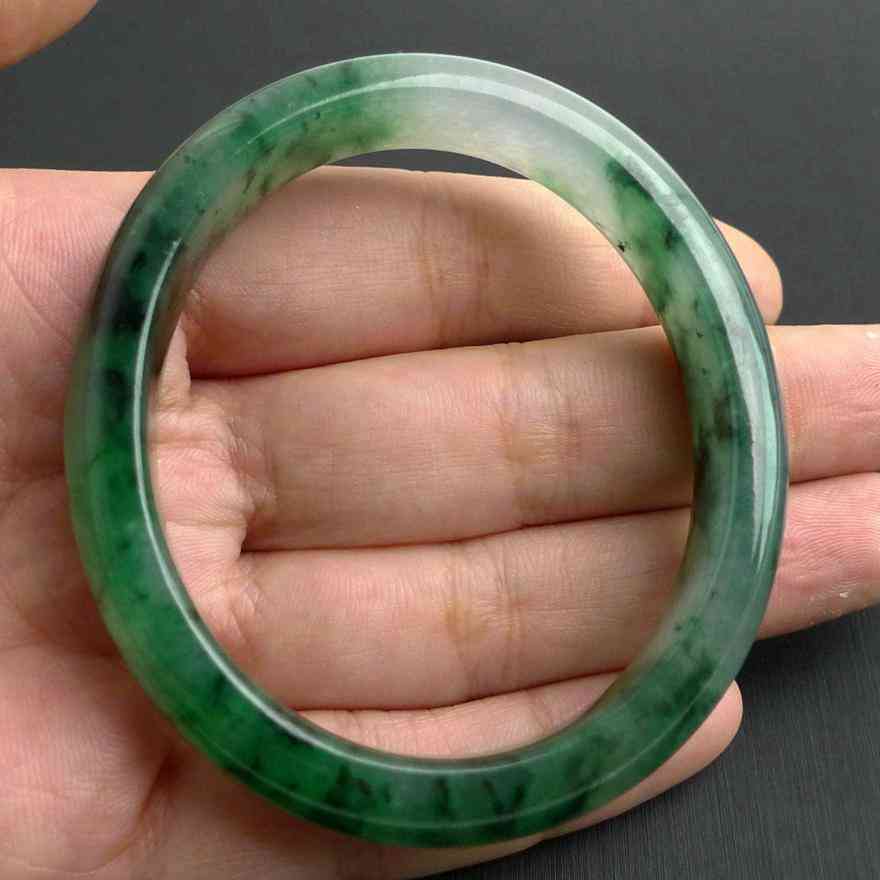 不懂翡翠該怎么買手鐲(買翡翠到哪個平臺買正規(guī))插圖5