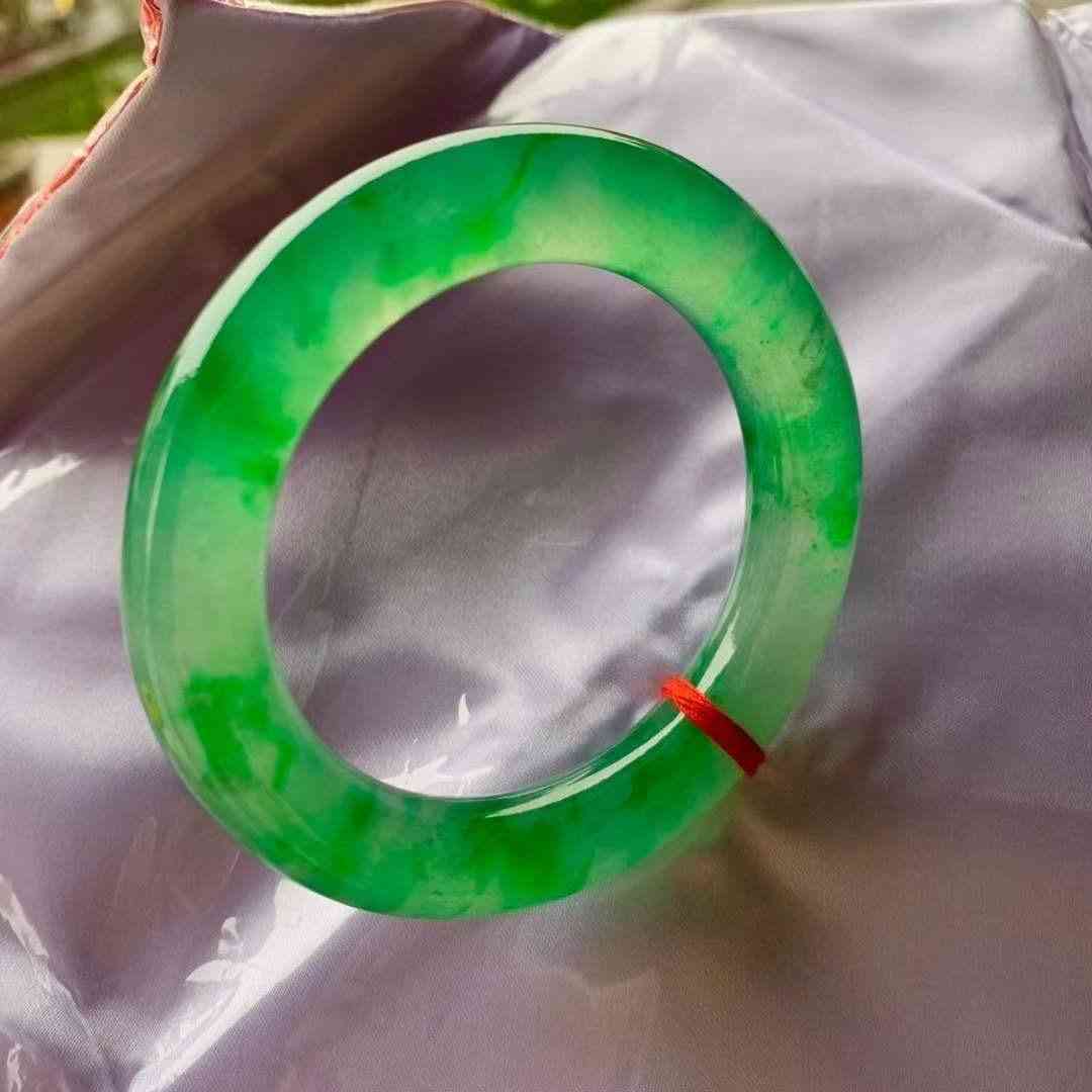不懂翡翠該怎么買手鐲(買翡翠到哪個平臺買正規(guī))插圖6