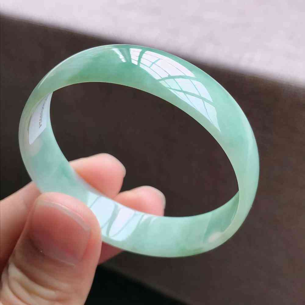 不懂翡翠該怎么買手鐲(買翡翠到哪個平臺買正規(guī))插圖7