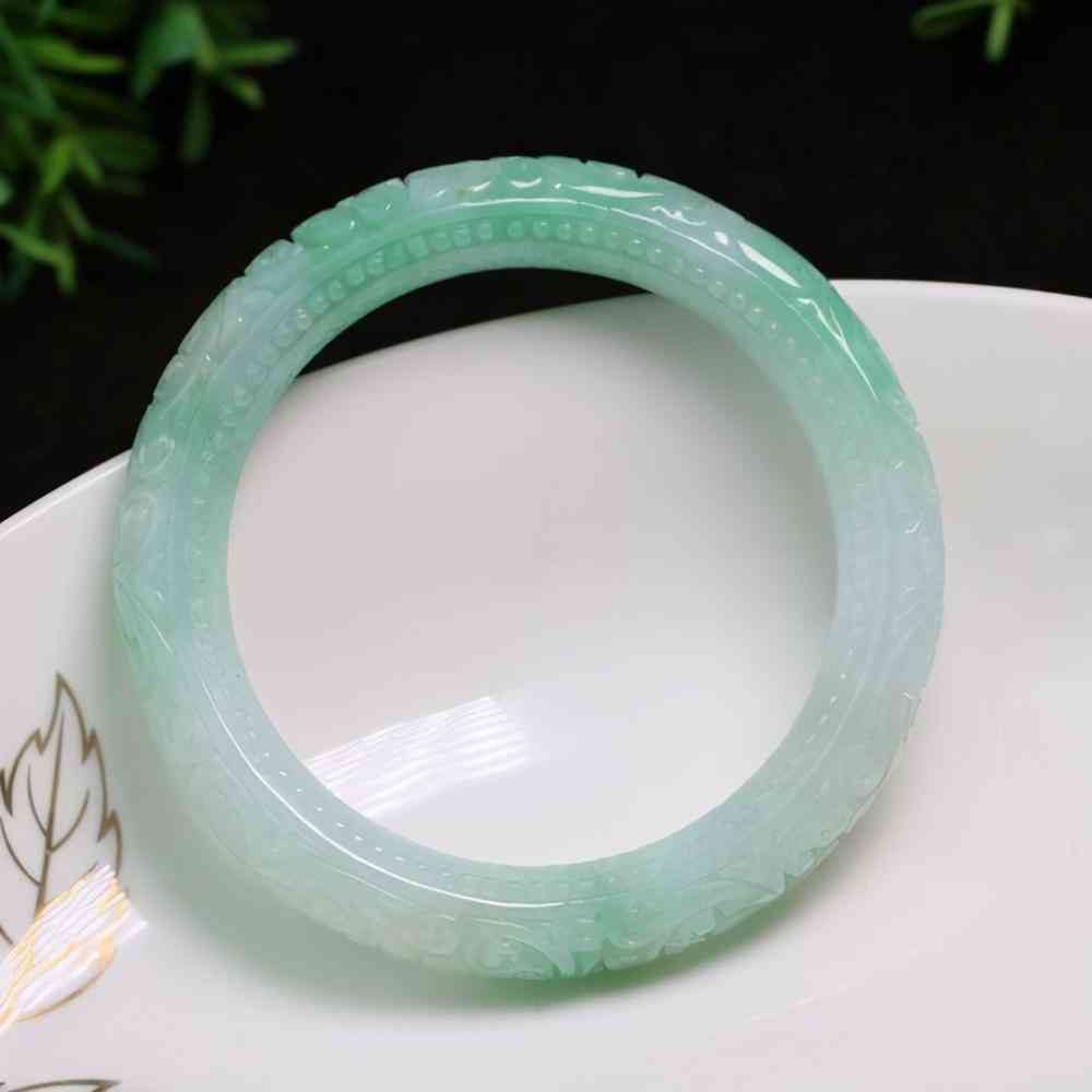 不懂翡翠該怎么買手鐲(買翡翠到哪個平臺買正規(guī))插圖8