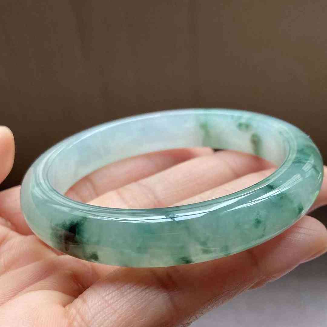 不懂翡翠該怎么買手鐲(買翡翠到哪個平臺買正規(guī))插圖10