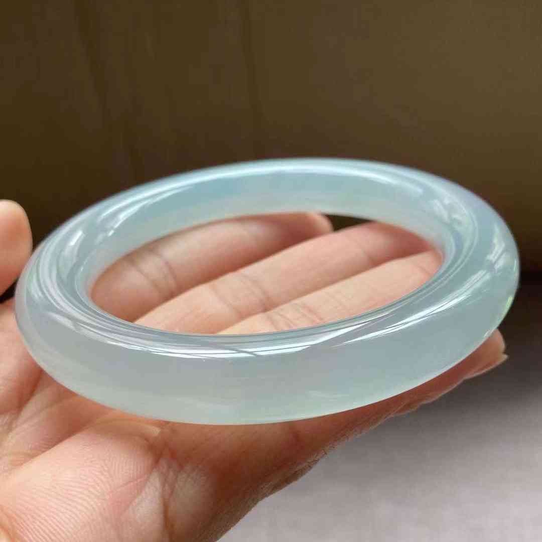 不懂翡翠該怎么買手鐲(買翡翠到哪個平臺買正規(guī))插圖11