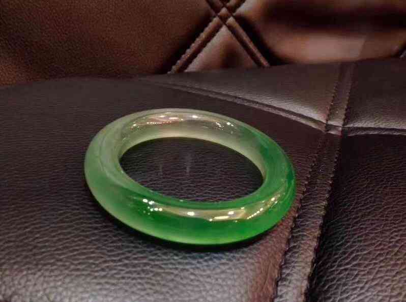 不懂翡翠該怎么買手鐲(買翡翠到哪個平臺買正規(guī))插圖14