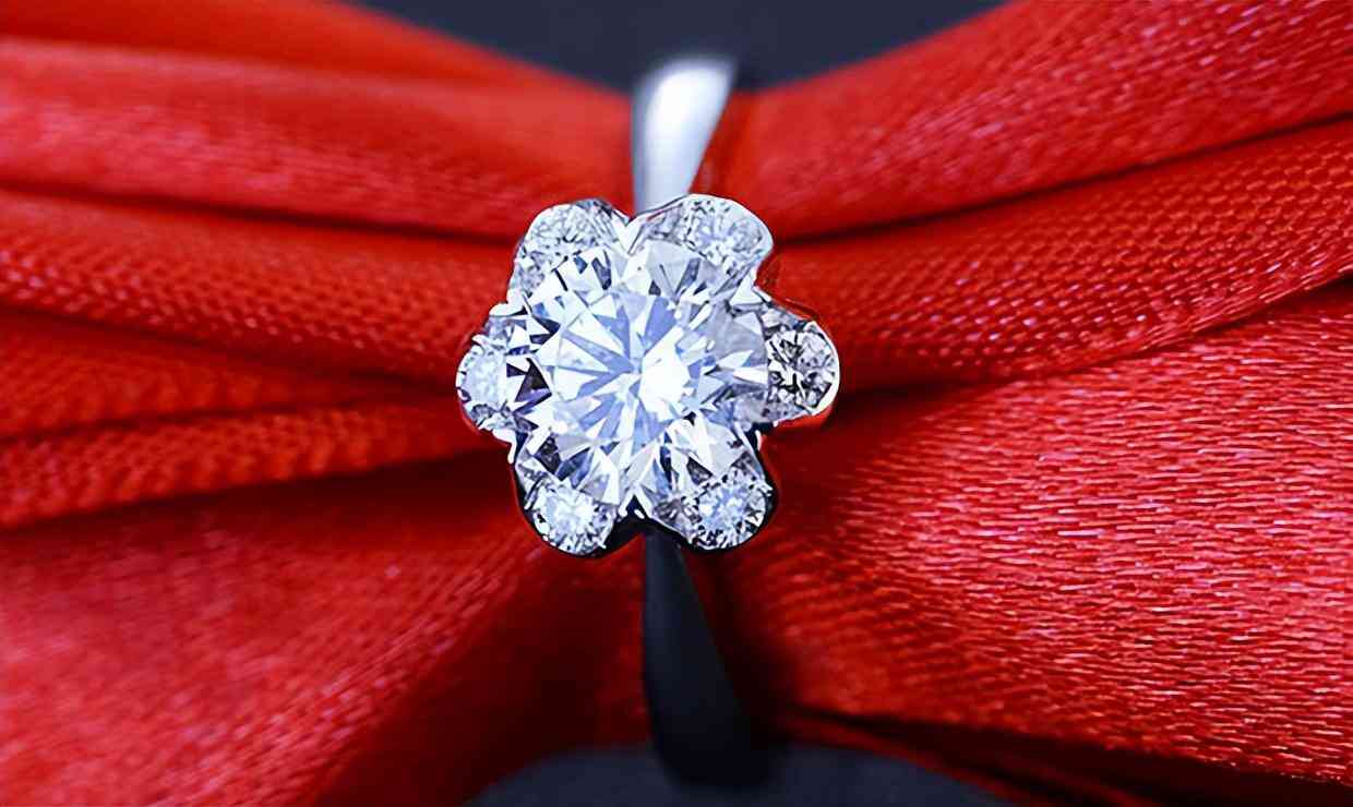 一克拉戒指大概多少錢(一克拉戒指大概多少錢啊)插圖1