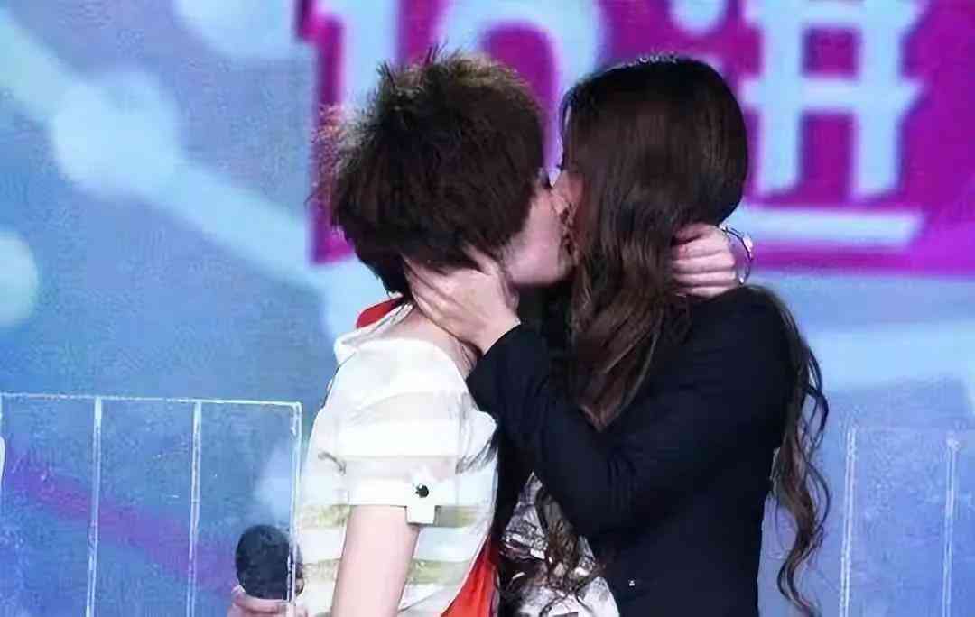 蒂芙尼十字架項(xiàng)鏈(蒂芙尼十字架項(xiàng)鏈金)插圖8