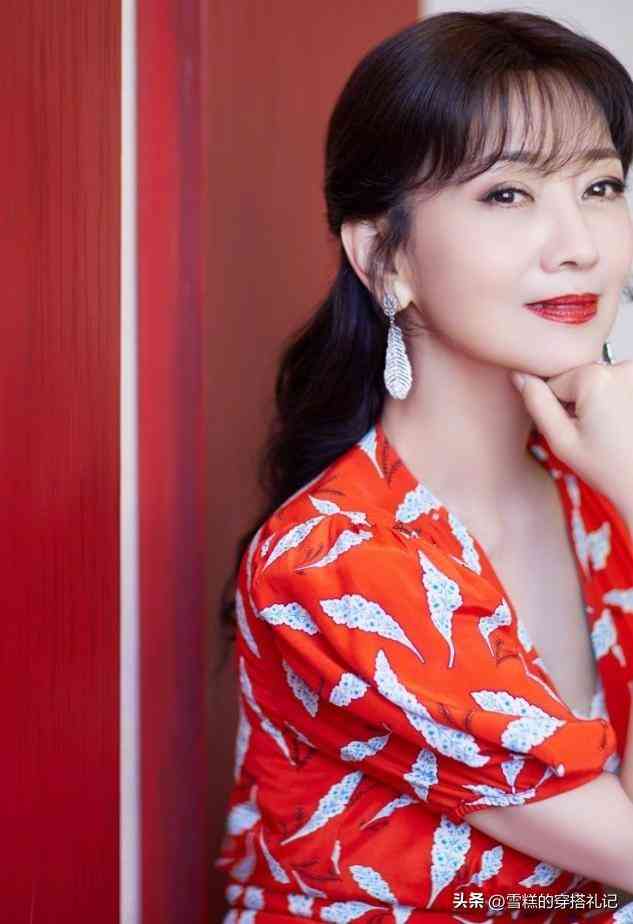 女人戴紅寶石還是藍寶石(女人戴紅寶石還是藍寶石比較好)插圖11