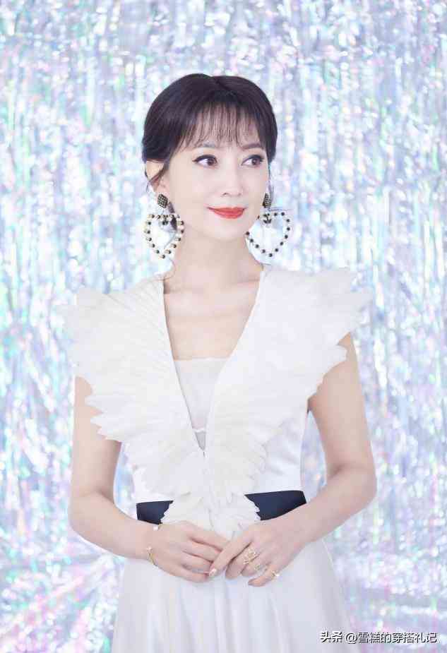 女人戴紅寶石還是藍寶石(女人戴紅寶石還是藍寶石比較好)插圖18