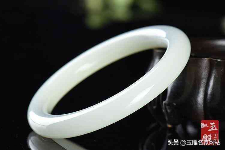 玉鐲鑒別最簡單方法(翡翠鑒別最簡單方法水泡)插圖2