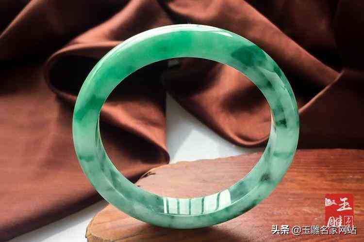 玉鐲鑒別最簡單方法(翡翠鑒別最簡單方法水泡)插圖3