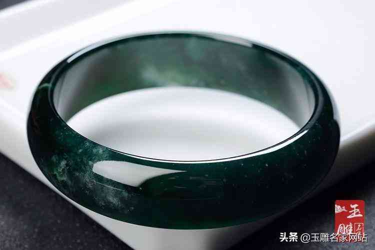 玉鐲鑒別最簡單方法(翡翠鑒別最簡單方法水泡)插圖5