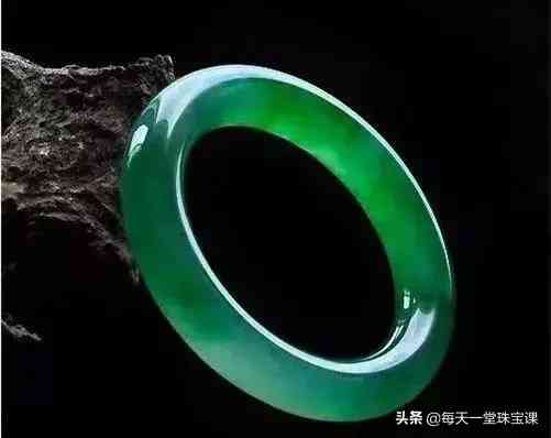 翡翠三種最忌諱(翡翠三種最忌諱的顏色)插圖3