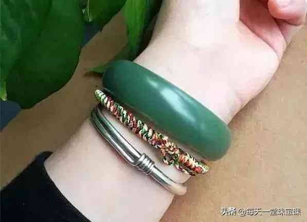 翡翠三種最忌諱(翡翠三種最忌諱的顏色)插圖31