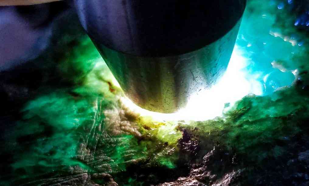 翡翠手鐲真假(翡翠手鐲真假鑒定方法簡單)插圖3