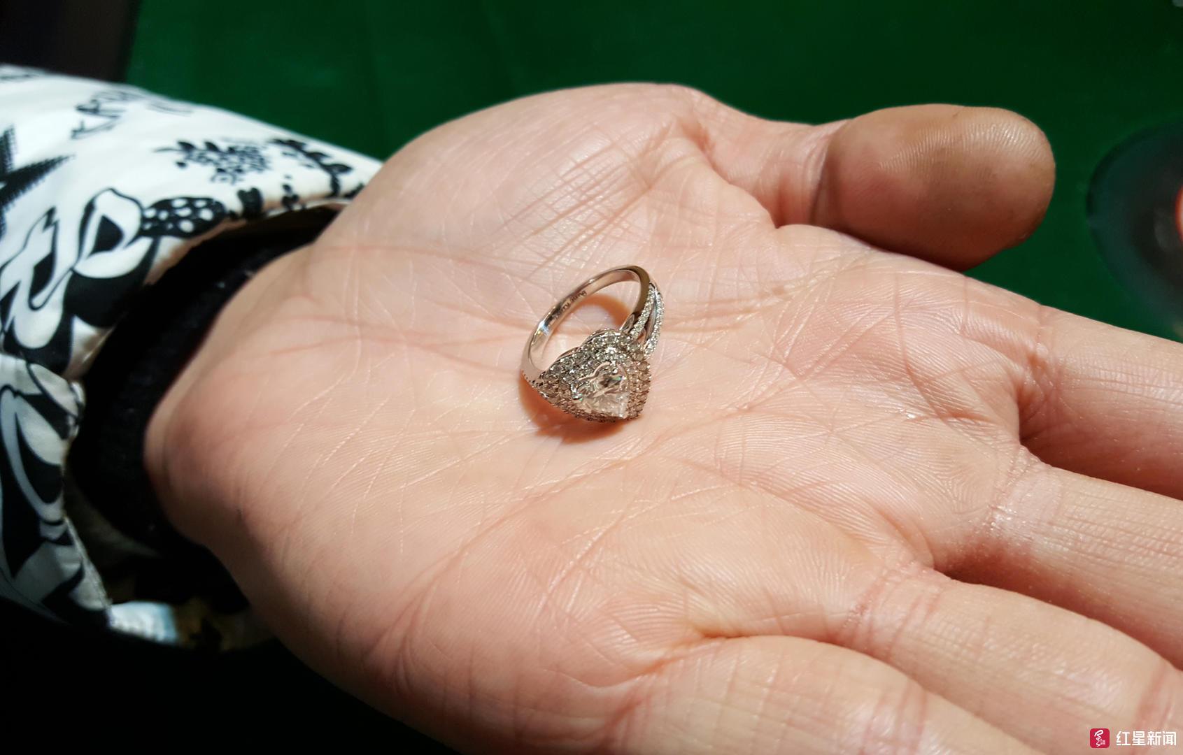 合成碳硅石戒指多少錢一克(合成碳硅石戒指多少錢一克知乎)