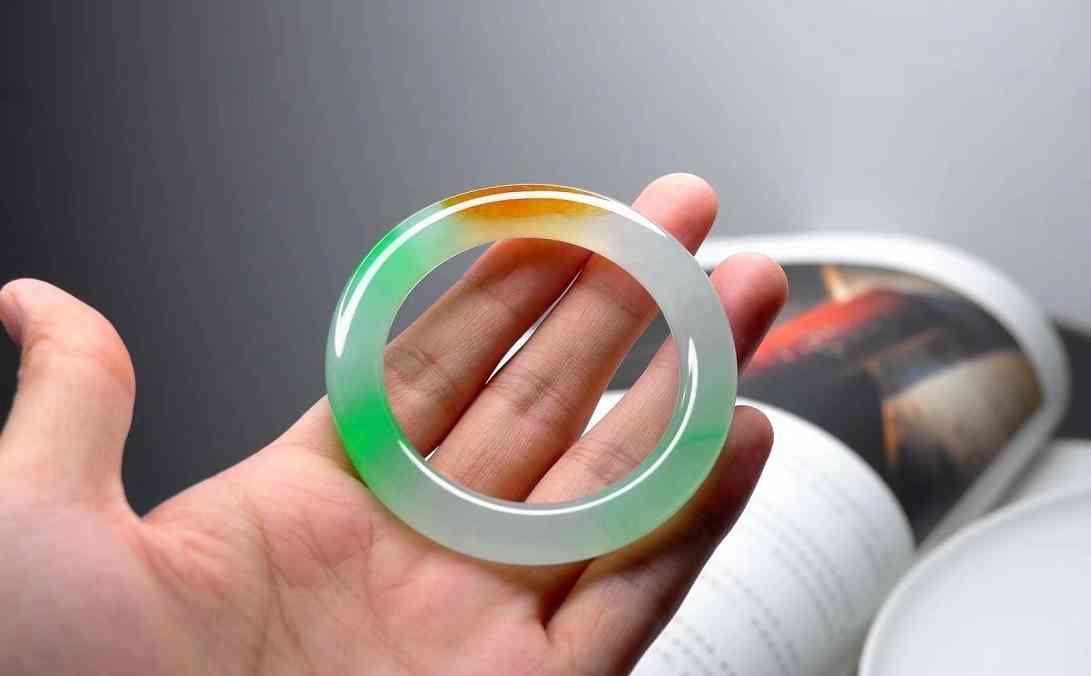 貴妃鐲什么人不宜戴(貴妃鐲什么人不宜戴手上)插圖8