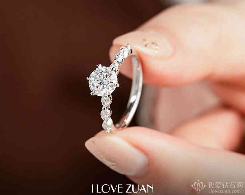 一克拉鉆戒現(xiàn)在什么價格(一克拉鉆戒現(xiàn)在什么價格合適)