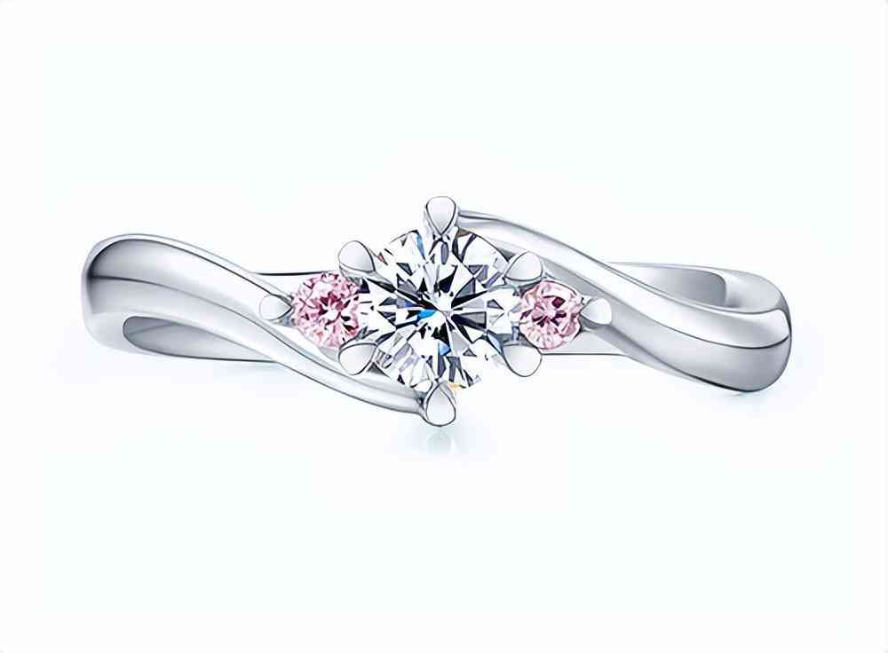 戒指戴法女戴哪個(gè)手(戒指戴法女戴哪個(gè)手指好)