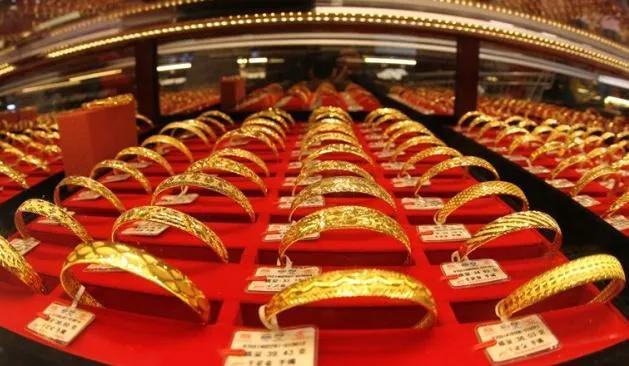 萬(wàn)足金比千足金貴多少錢(qián)一克(萬(wàn)足金和千足金差多少錢(qián))