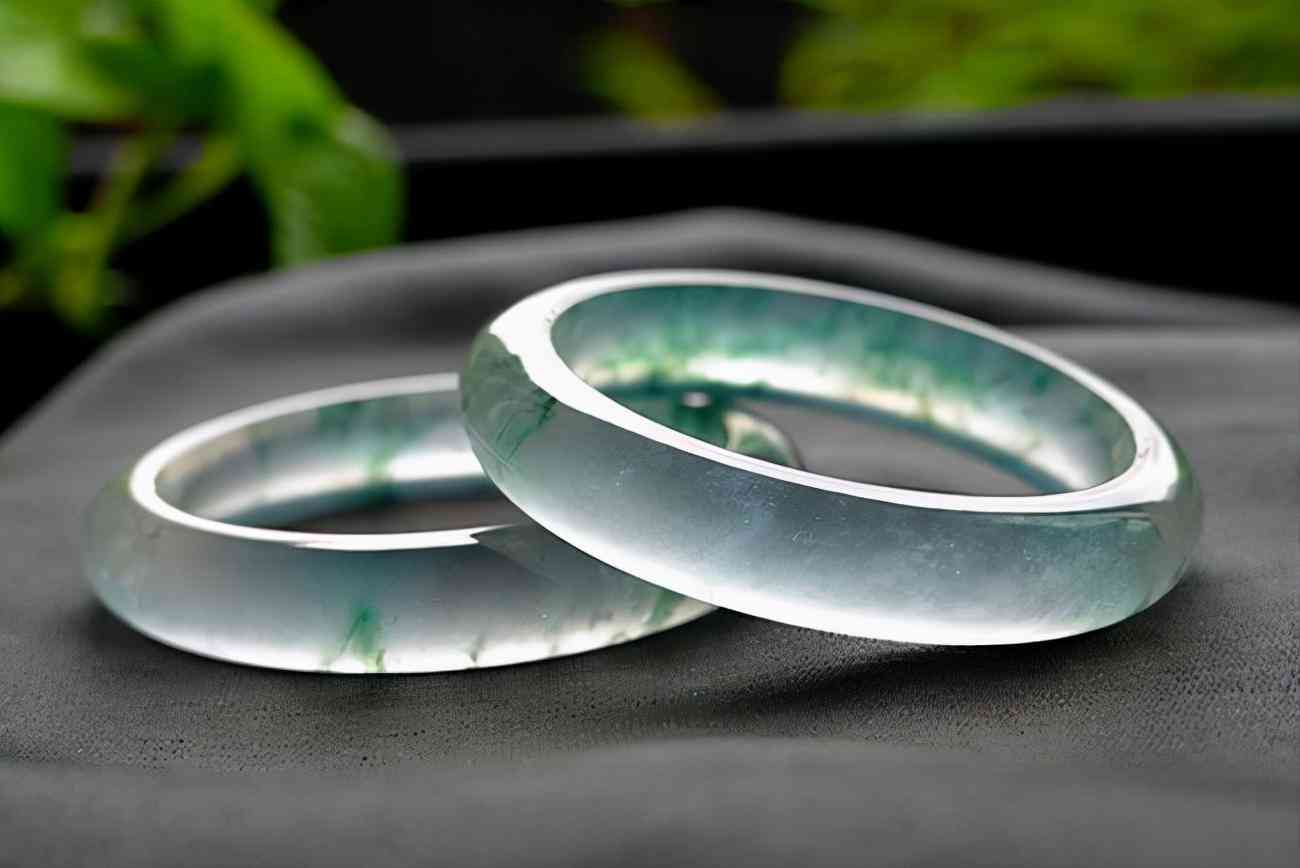 女人一生要有三個鐲子(45一50歲女人適合戴什么手鐲)插圖3