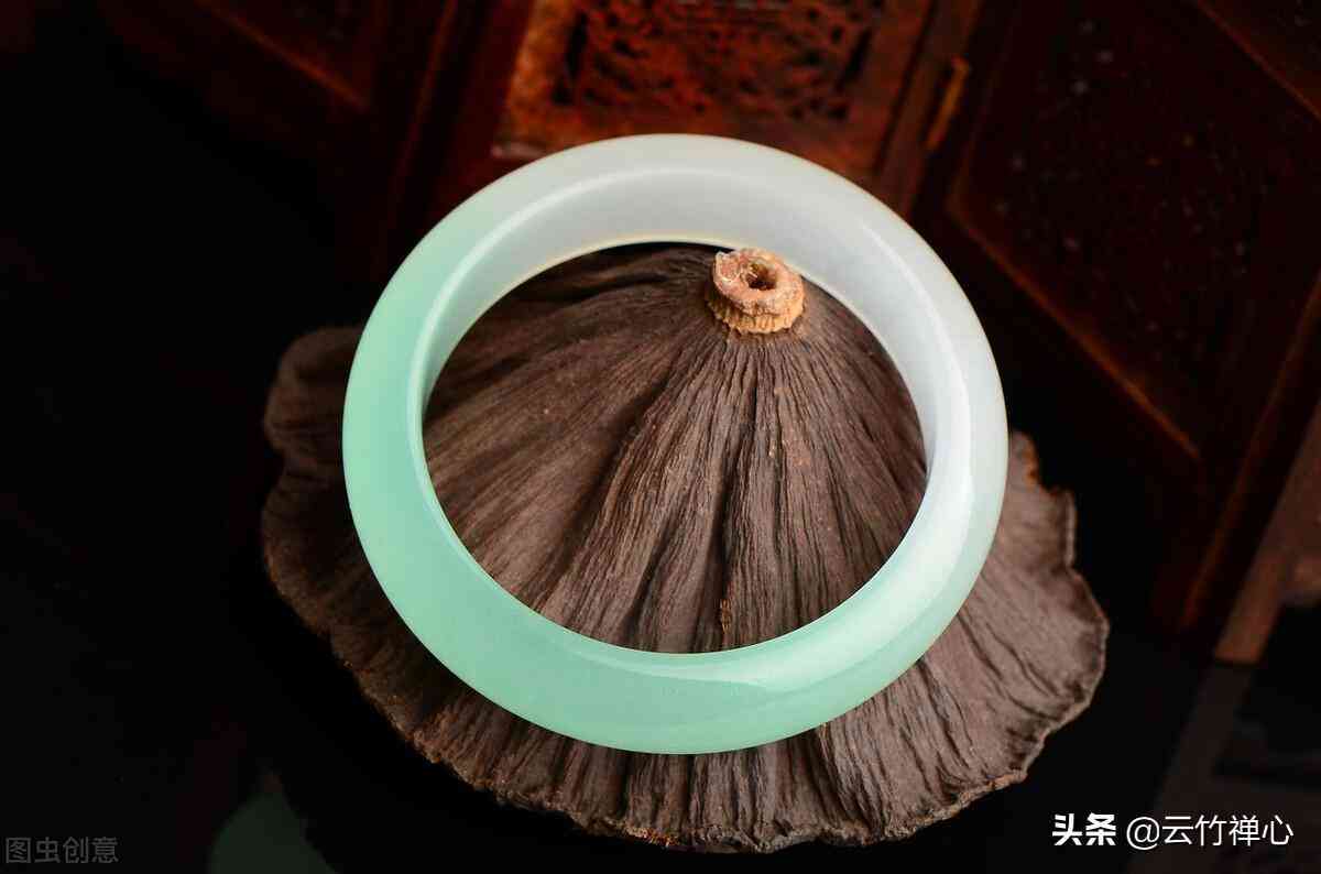 翡翠鐲子怎么保養(yǎng)(翡翠鐲子怎么保養(yǎng)更透亮)