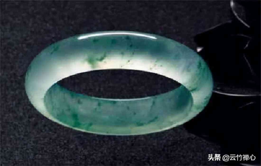 翡翠鐲子怎么保養(yǎng)(翡翠鐲子怎么保養(yǎng)更透亮)插圖2