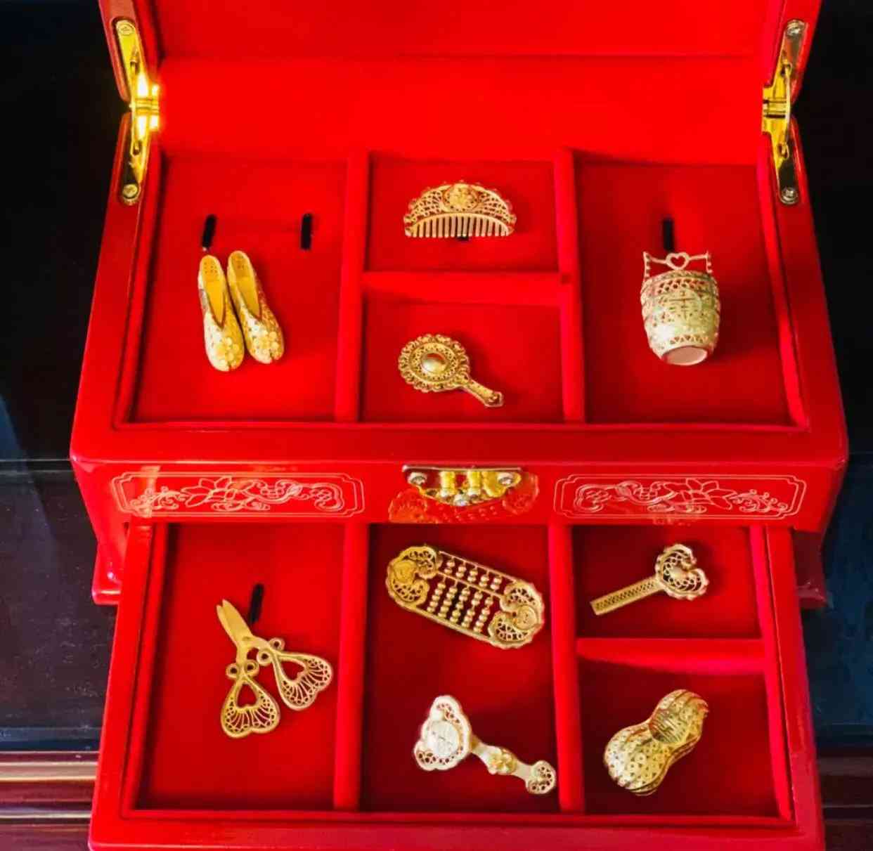 老鳳祥銀手鐲(老鳳祥銀手鐲鋼印是什么樣的)插圖4