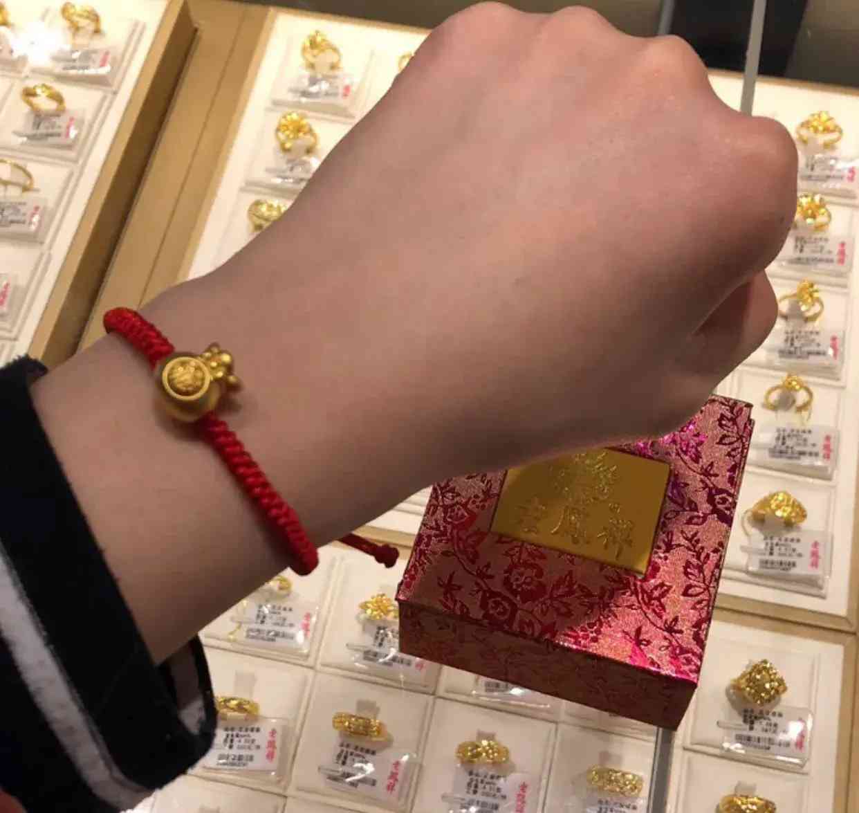 老鳳祥銀手鐲(老鳳祥銀手鐲鋼印是什么樣的)插圖6