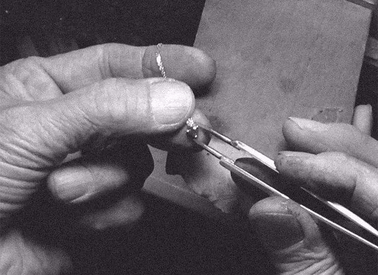 18k金耳釘多少錢一對(duì)(18k金耳釘多少錢一對(duì)圖片)插圖1