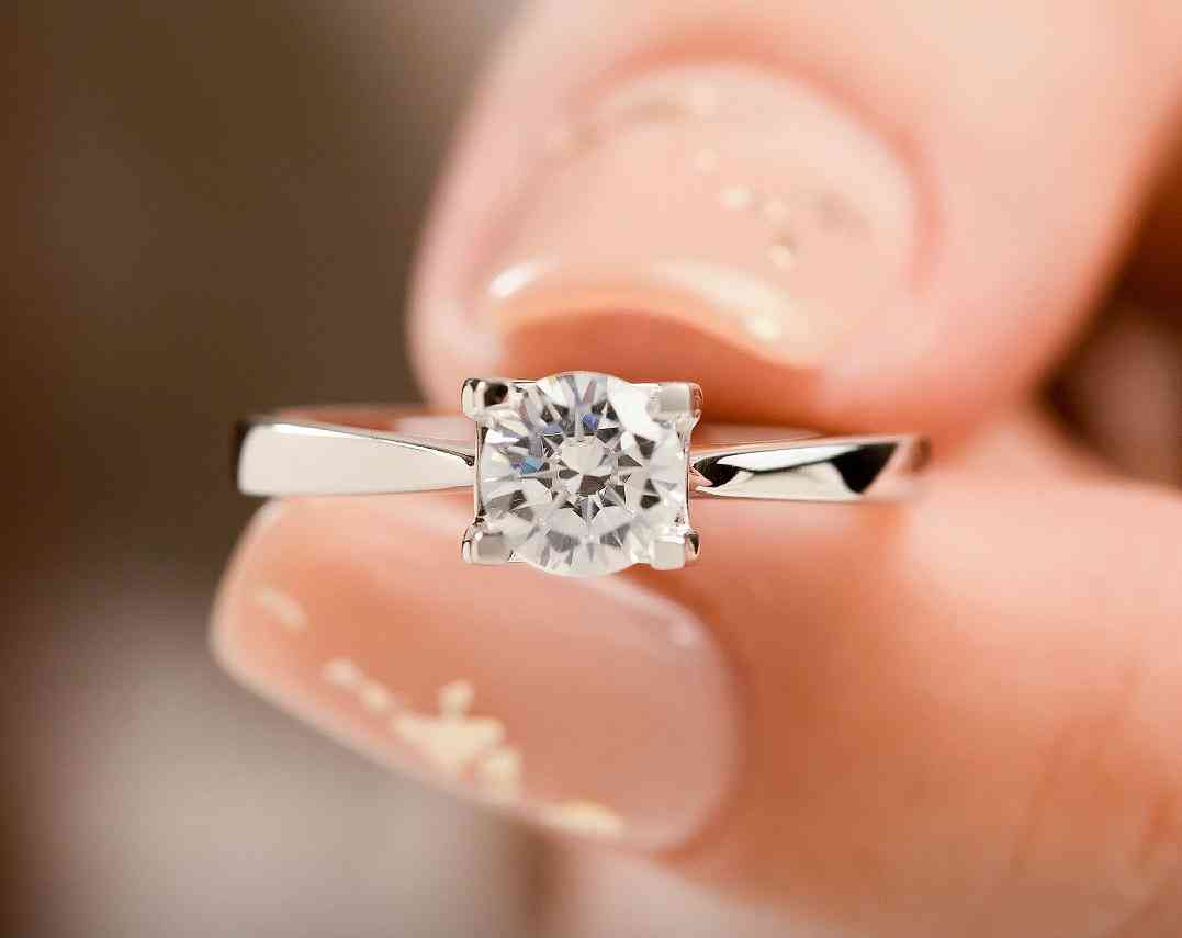 1克拉鉆戒多少錢一個(gè)(1克拉鉆戒多少錢一枚)